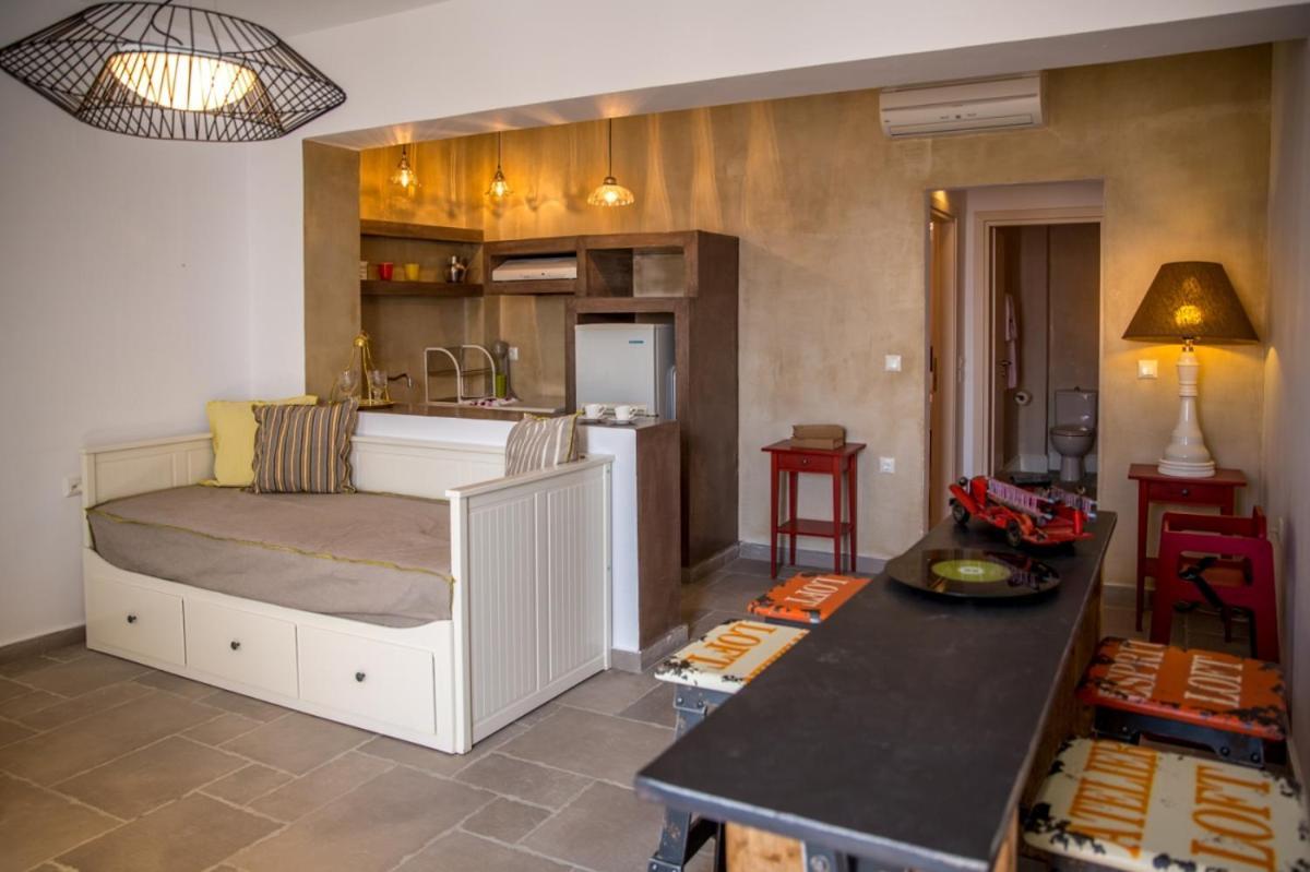 Chic & Modern Apartments With Swim Access Chalki Town Esterno foto